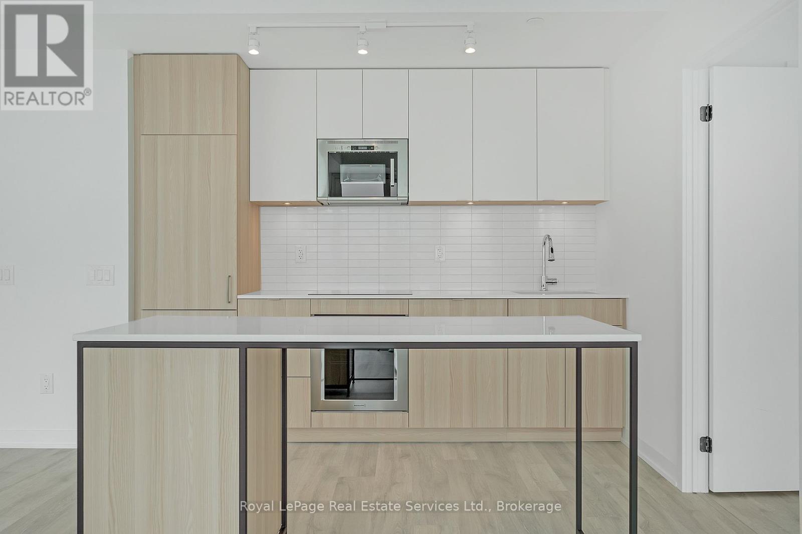 1214 - 220 Missinnihe Way, Mississauga, Ontario  L5H 1G5 - Photo 1 - W12172414