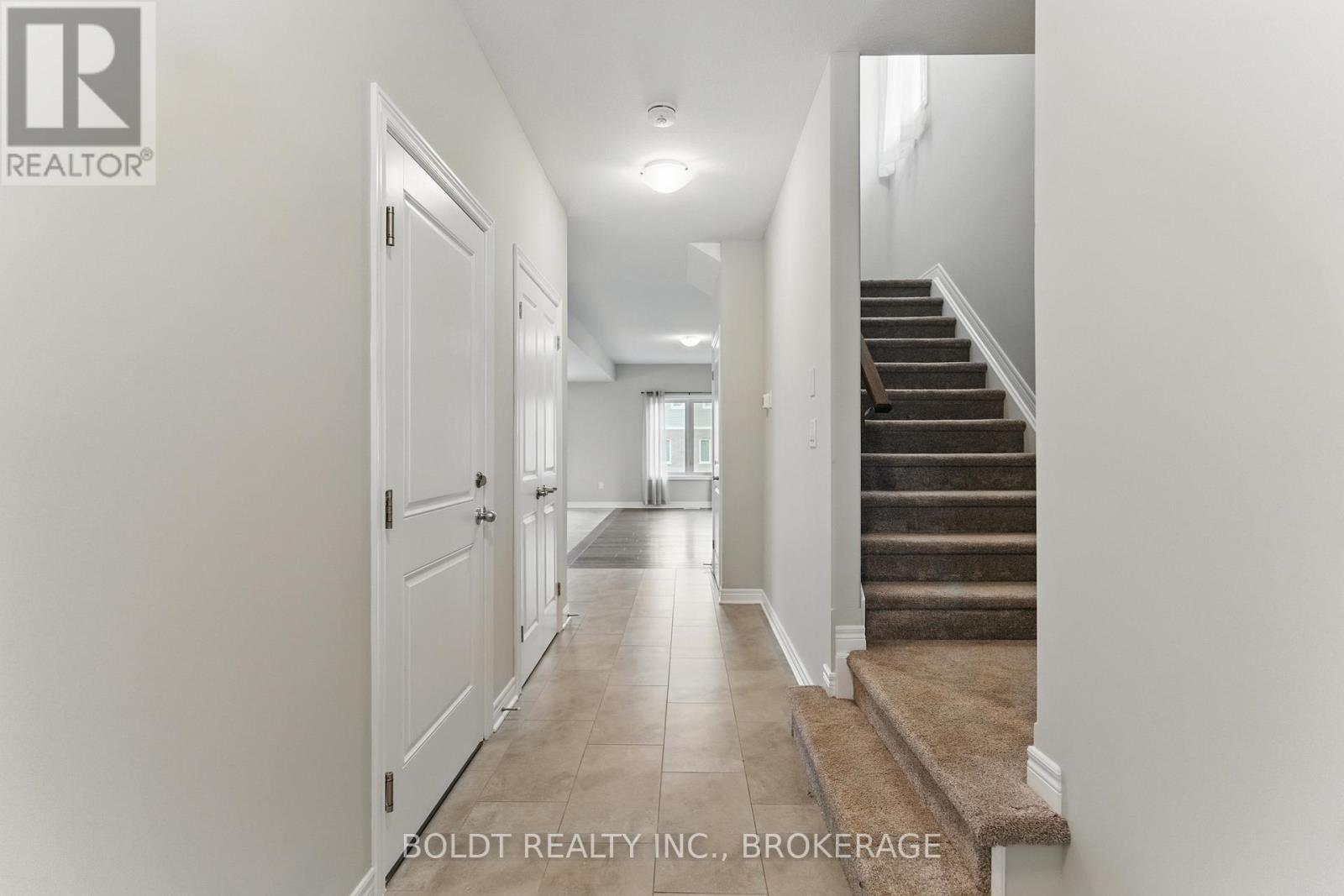 Property at 1 BOWMAN CRESCENT image 5