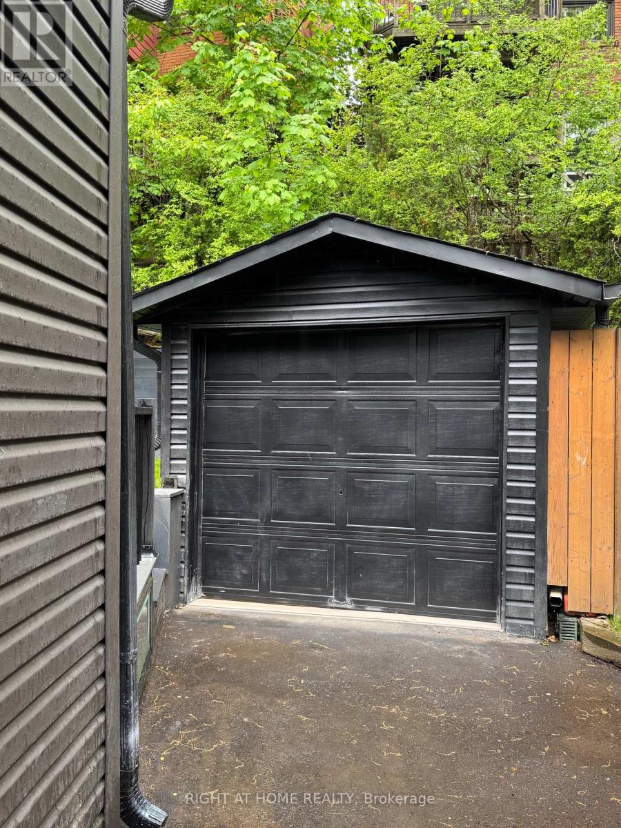 204 Clendenan Avenue, Toronto (Runnymede-Bloor West Village), Ontario  M6P 2X2 - Photo 37 - W12172350