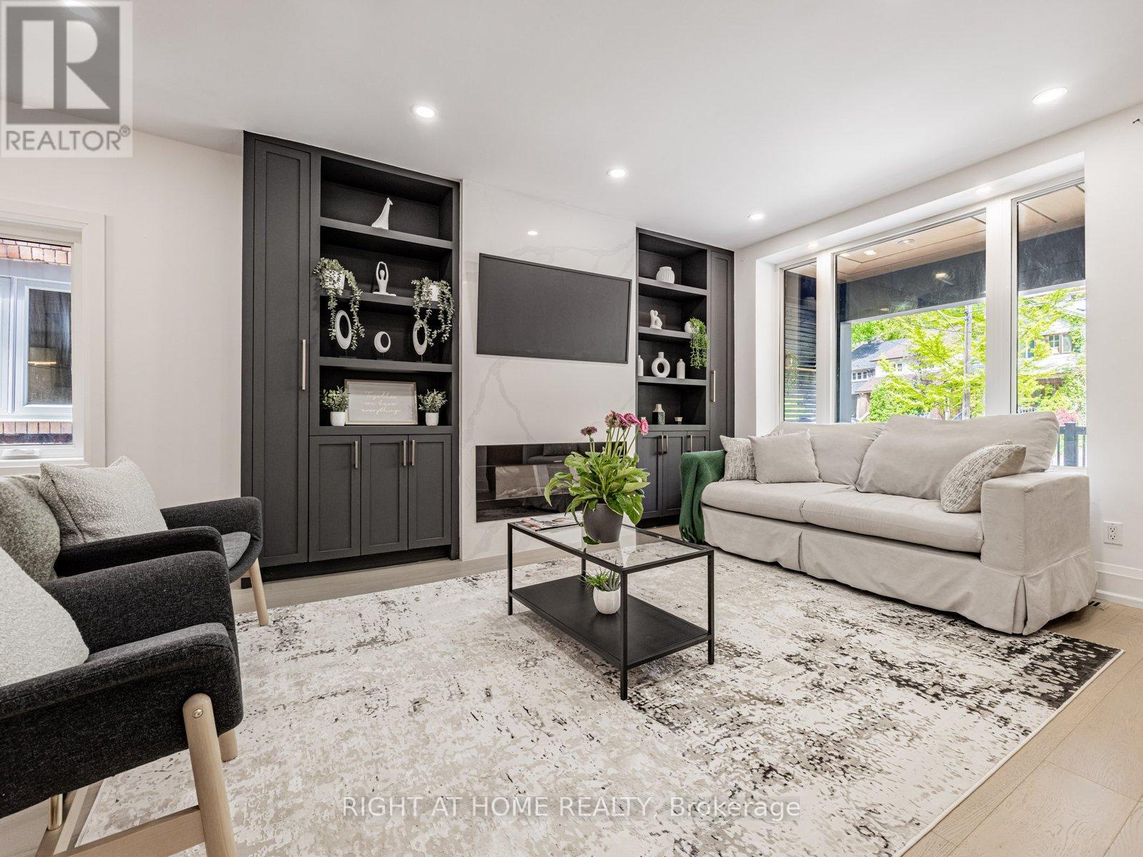 204 Clendenan Avenue, Toronto (Runnymede-Bloor West Village), Ontario  M6P 2X2 - Photo 8 - W12172350