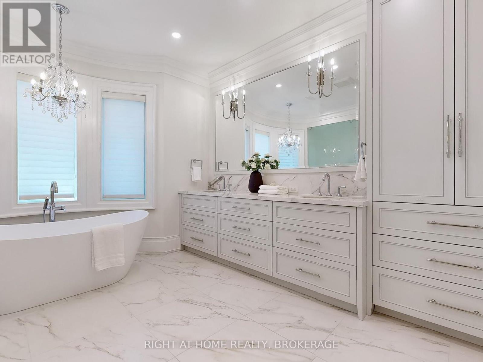 172 Burgundy Drive, Oakville, Ontario  L6J 4G1 - Photo 24 - W12172376