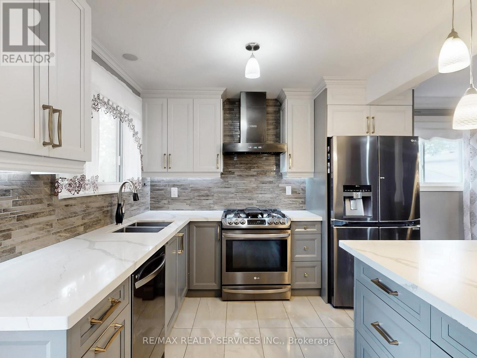 53 Geneva Crescent, Brampton, Ontario  L6S 1K7 - Photo 15 - W12172389