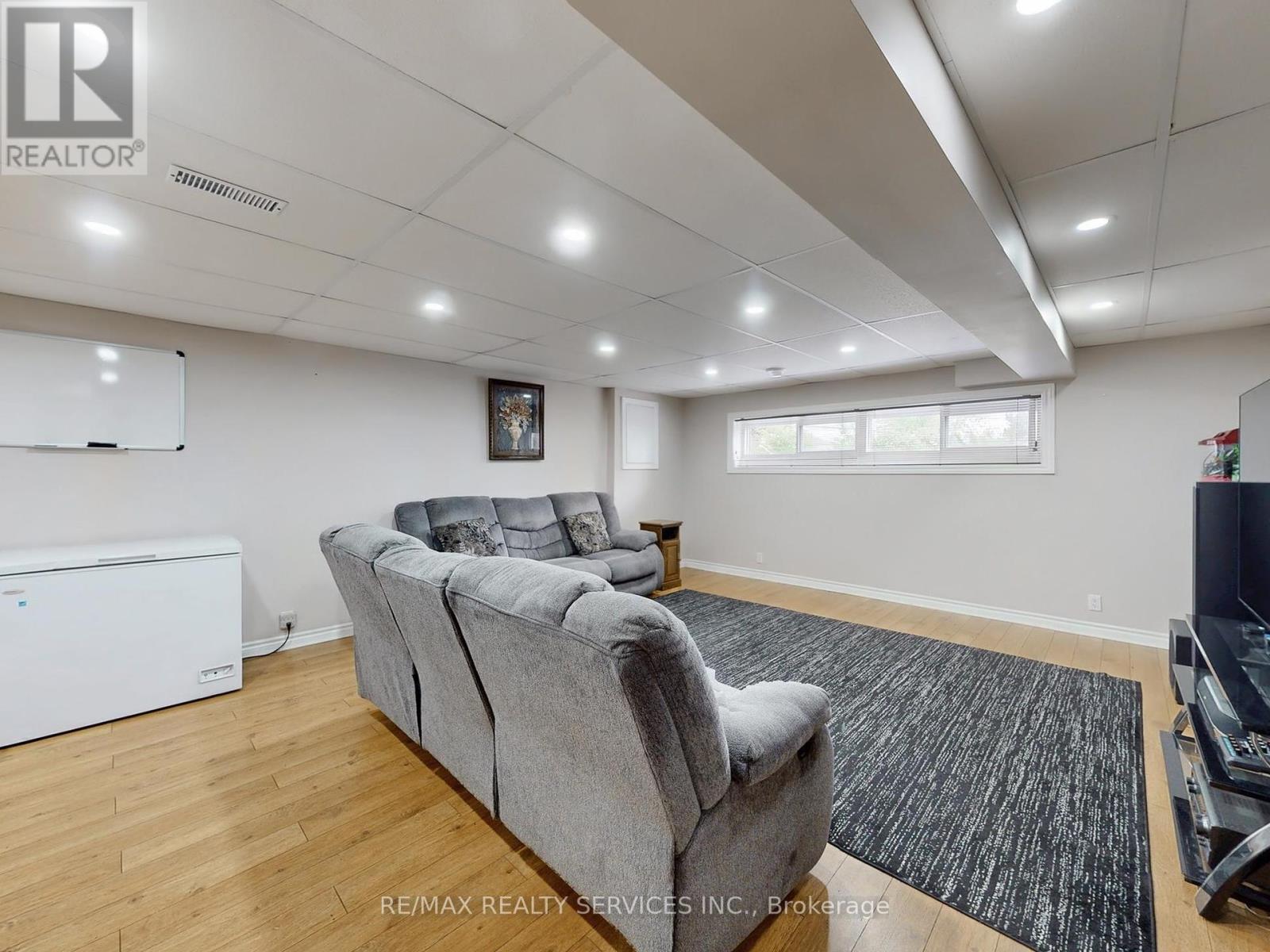 53 Geneva Crescent, Brampton, Ontario  L6S 1K7 - Photo 37 - W12172389