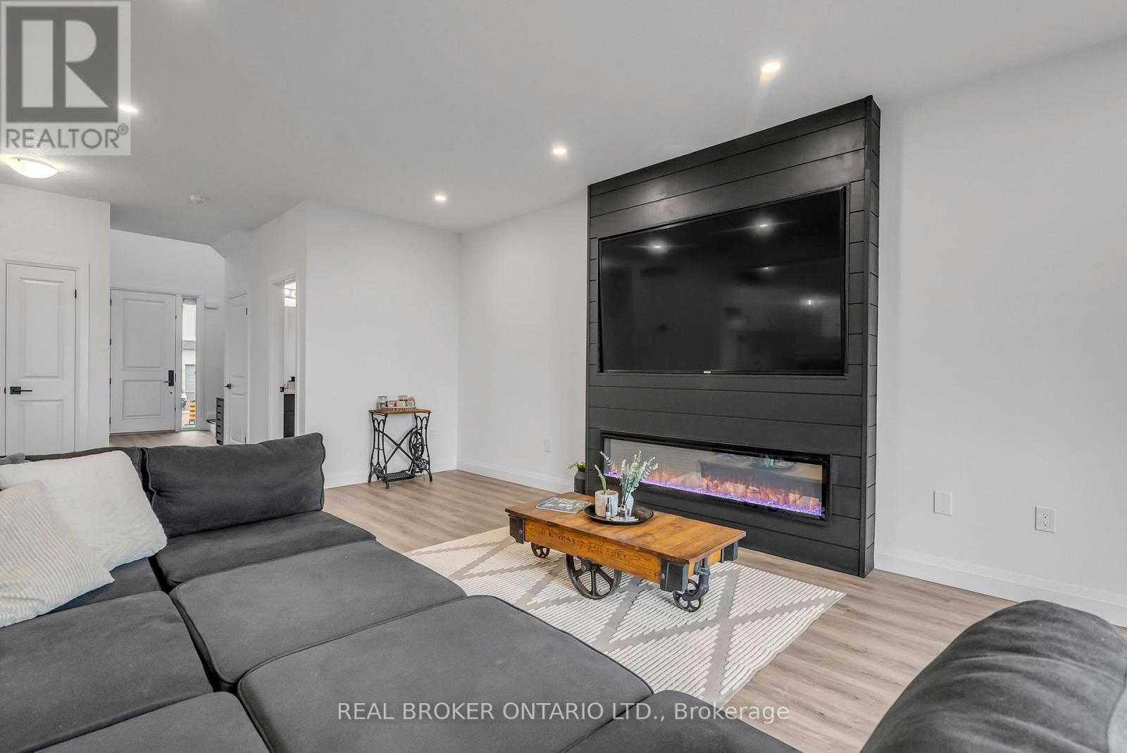 186 Schmidt Drive, Wellington North, Ontario  N0G 1A0 - Photo 8 - X12172385