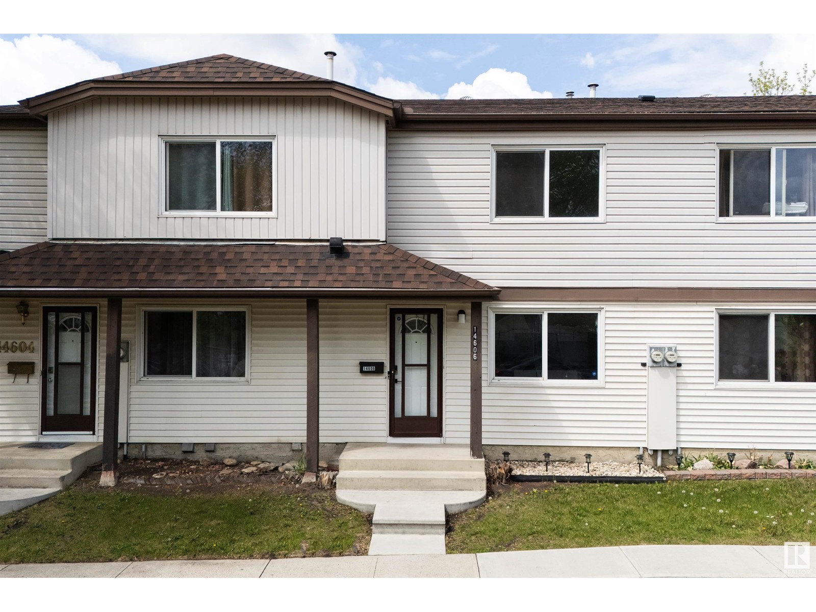 Property at 14606 54 ST NW image 2