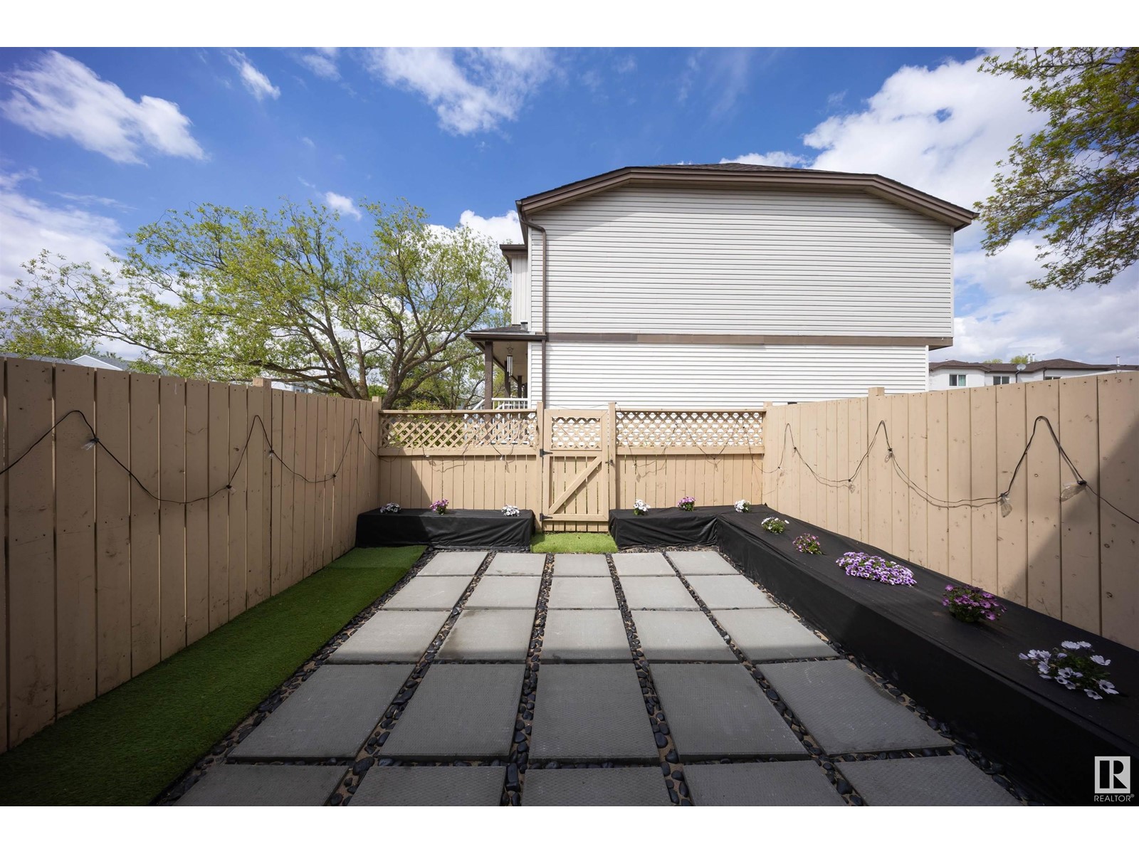 Property at 14606 54 ST NW image 3