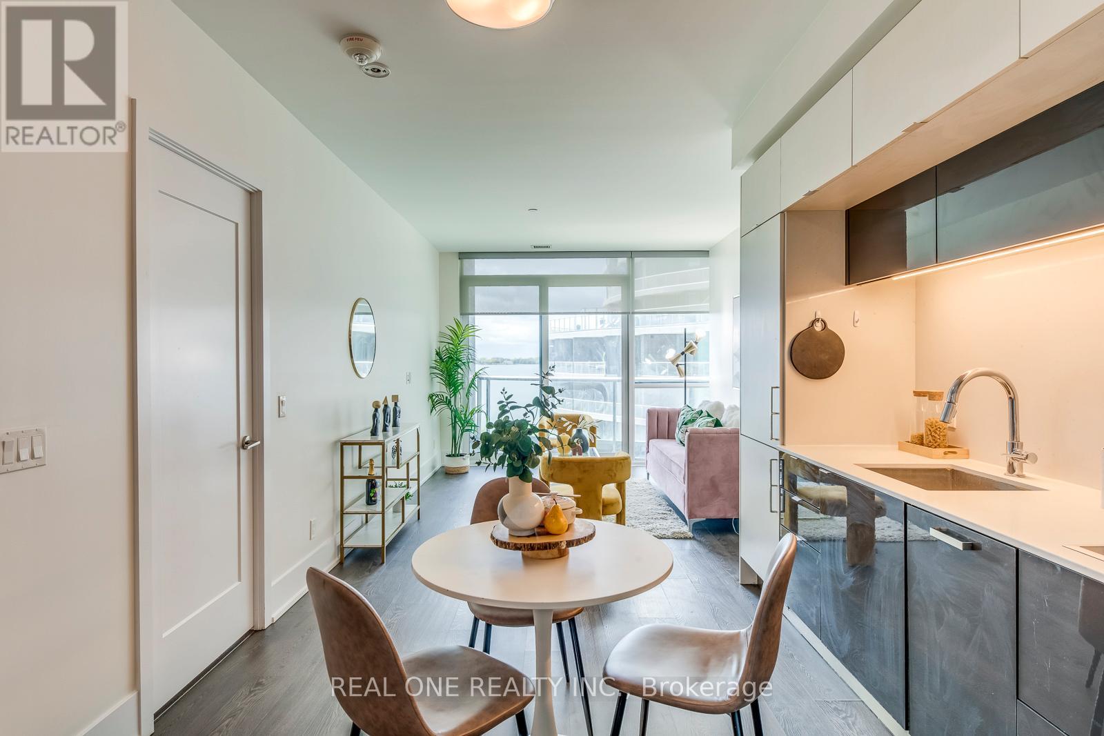 612 - 1 Edgewater Drive, Toronto (Waterfront Communities), Ontario  M5A 0L1 - Photo 8 - C12165054