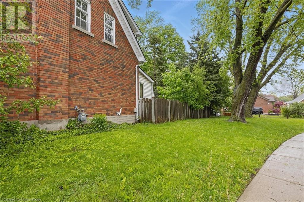 Property at 243 SYDNEY Street S image 5