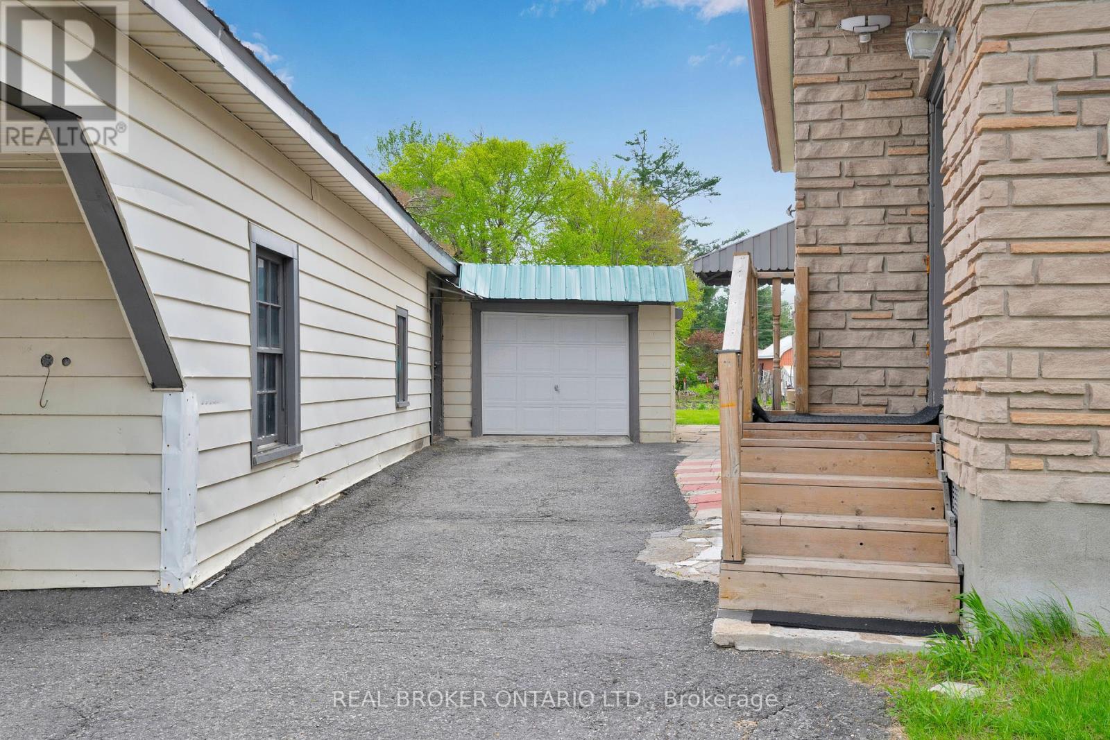 1229 Colonial Road, Ottawa, Ontario  K4B 1N2 - Photo 6 - X12172432