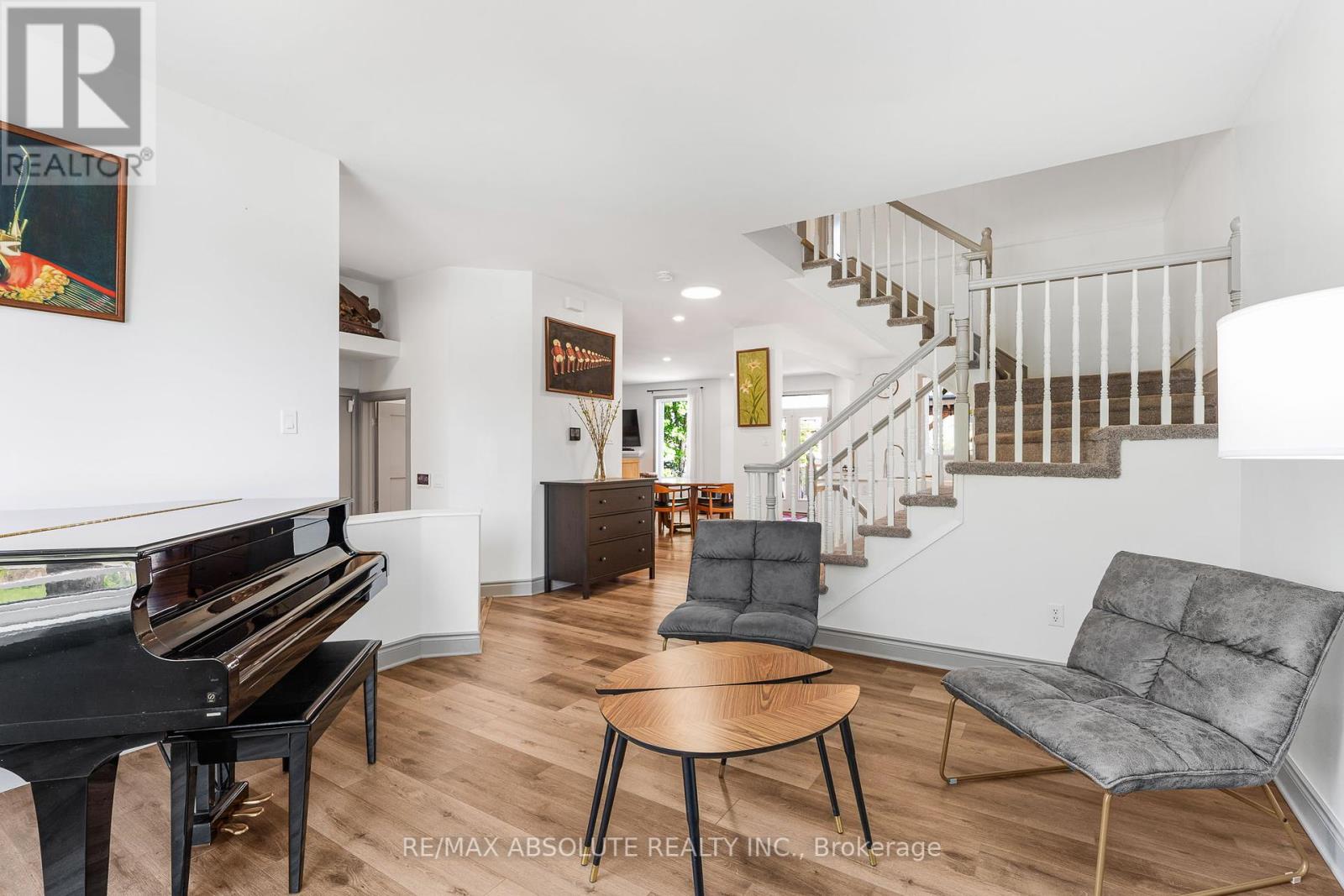 6000 Longleaf Drive, Ottawa, Ontario  K1W 1J2 - Photo 4 - X12172440