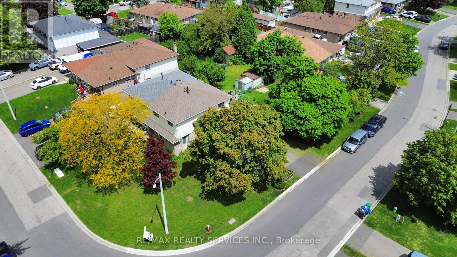 29 Gulliver Crescent, Brampton, Ontario  L6S 1T1 - Photo 2 - W12172401