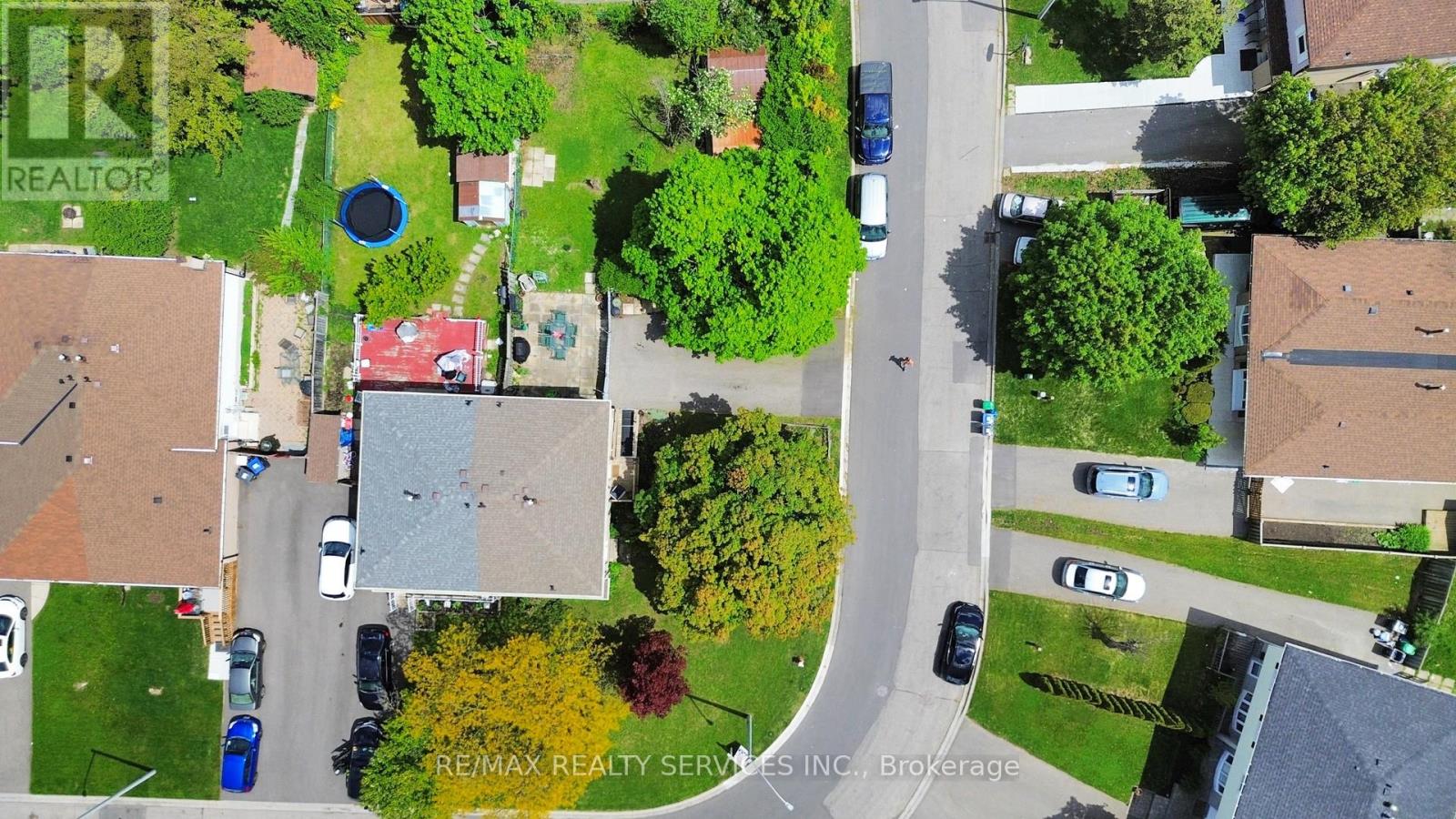 29 Gulliver Crescent, Brampton, Ontario  L6S 1T1 - Photo 3 - W12172401
