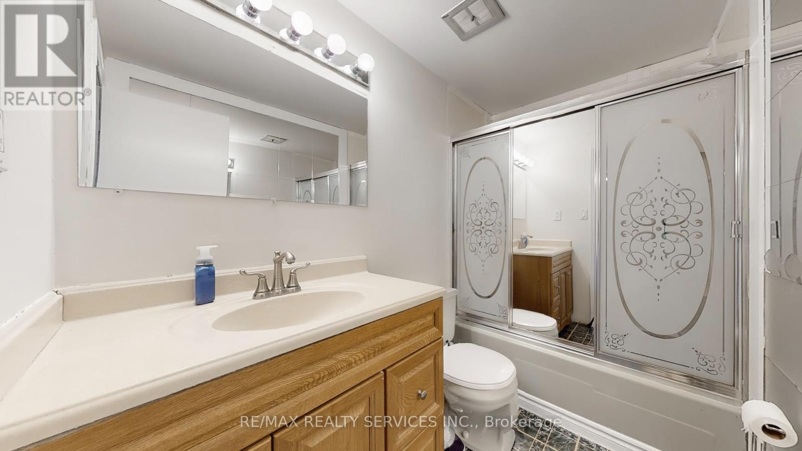 29 Gulliver Crescent, Brampton, Ontario  L6S 1T1 - Photo 34 - W12172401