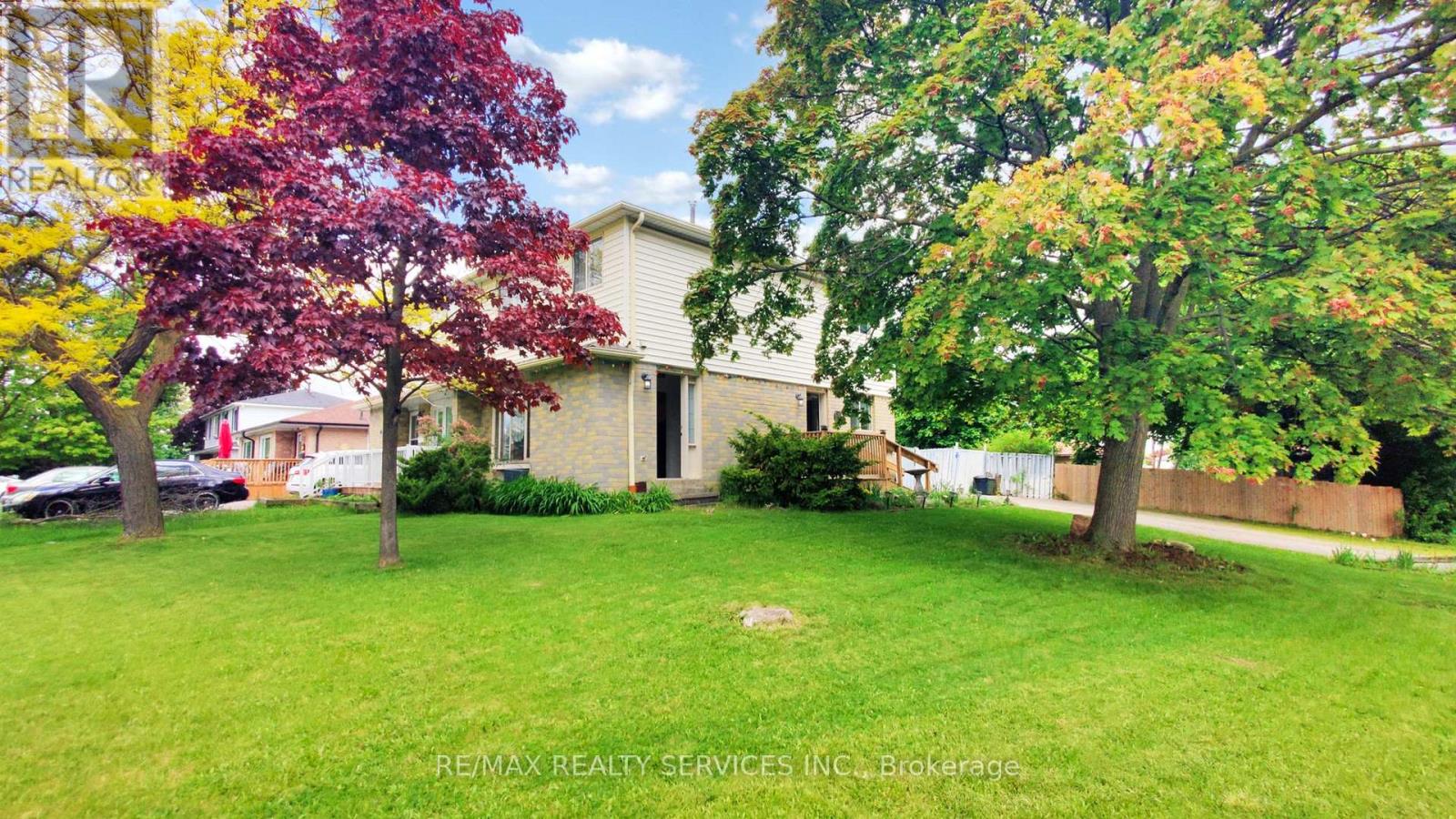 29 Gulliver Crescent, Brampton, Ontario  L6S 1T1 - Photo 5 - W12172401