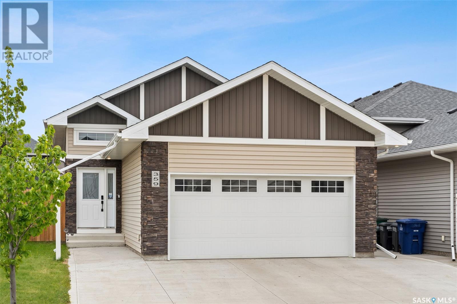 Property at 359 Kolynchuk MANOR image 2