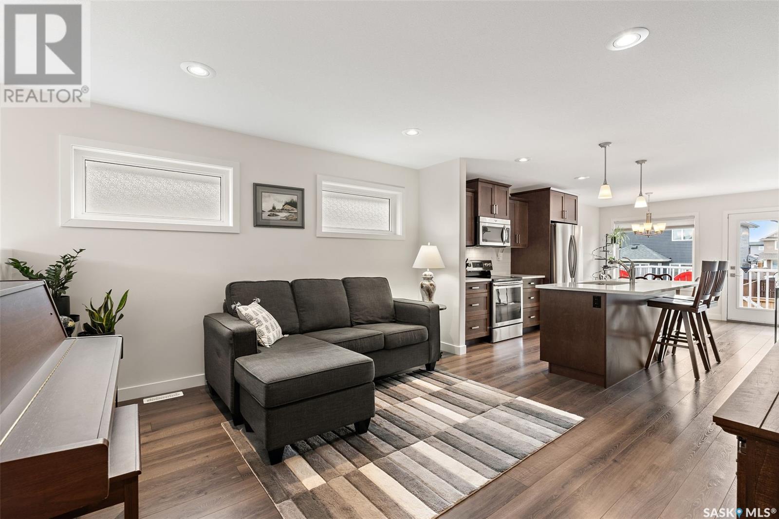 Property at 359 Kolynchuk MANOR image 4