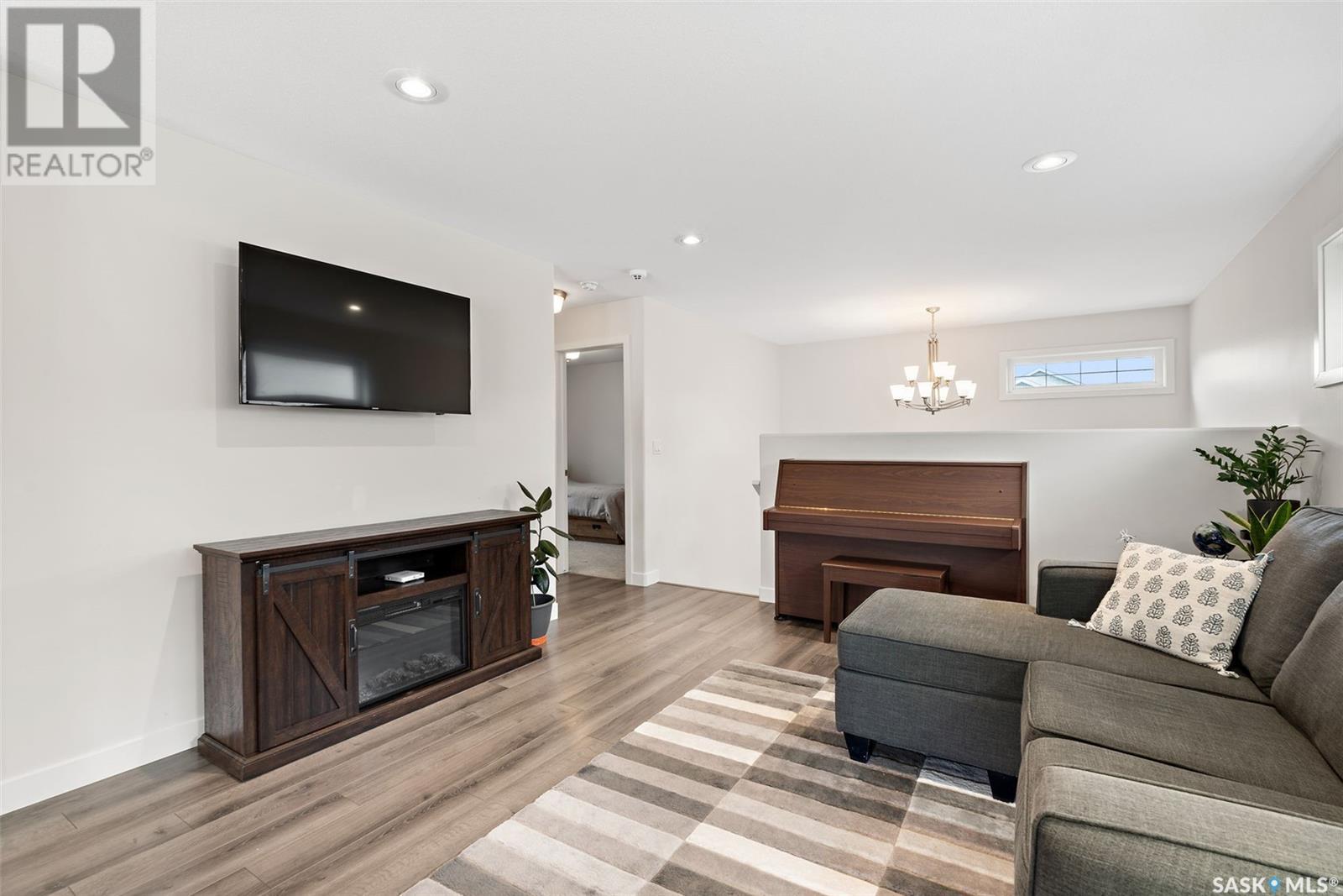 Property at 359 Kolynchuk MANOR image 5