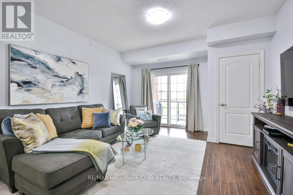 207 - 43 Ferndale Drive S, Barrie, Ontario  L4N 5W6 - Photo 4 - S12172433
