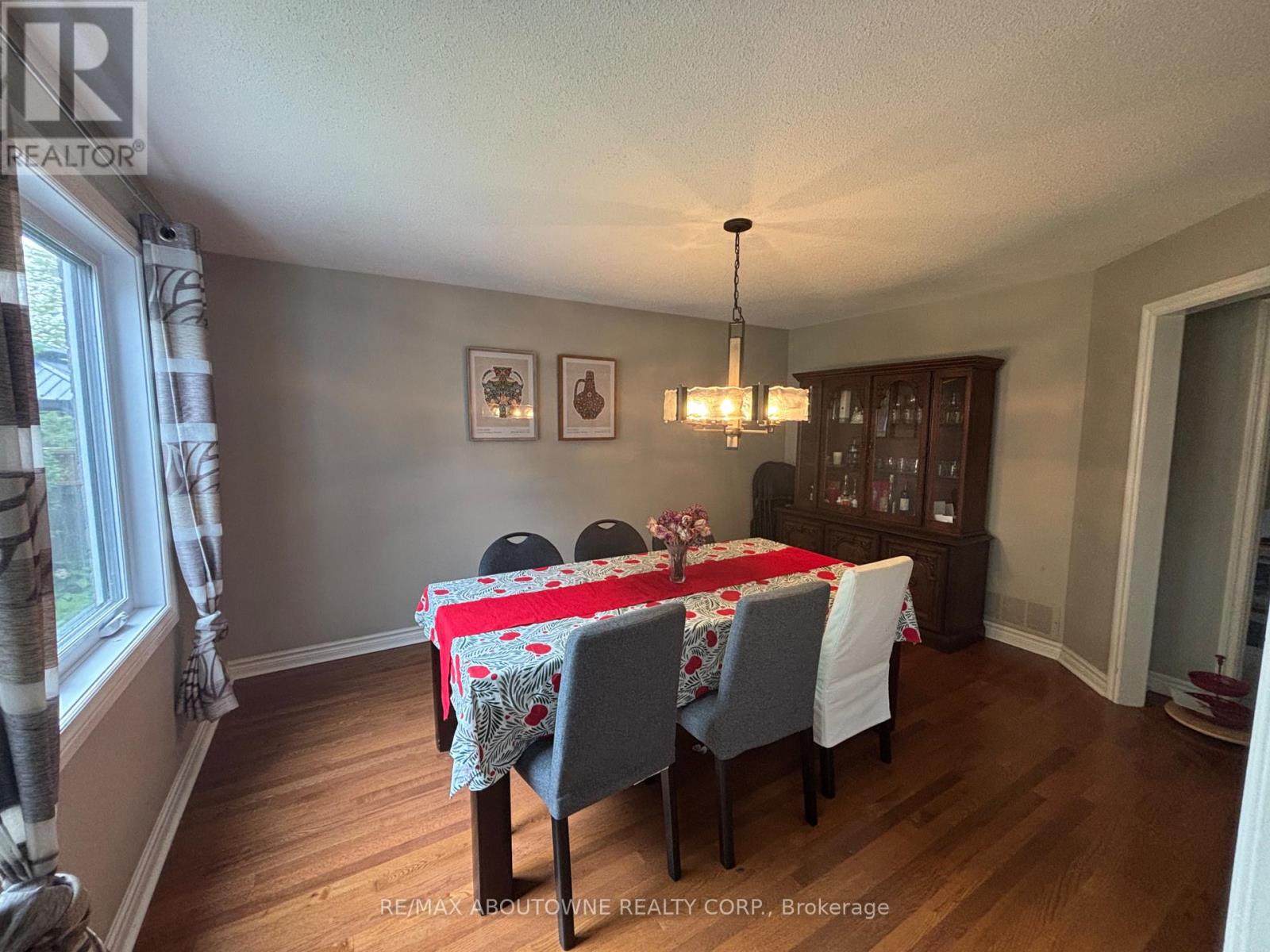Main - 1284 Creekside Drive, Oakville, Ontario  L6H 4Y5 - Photo 6 - W12172436