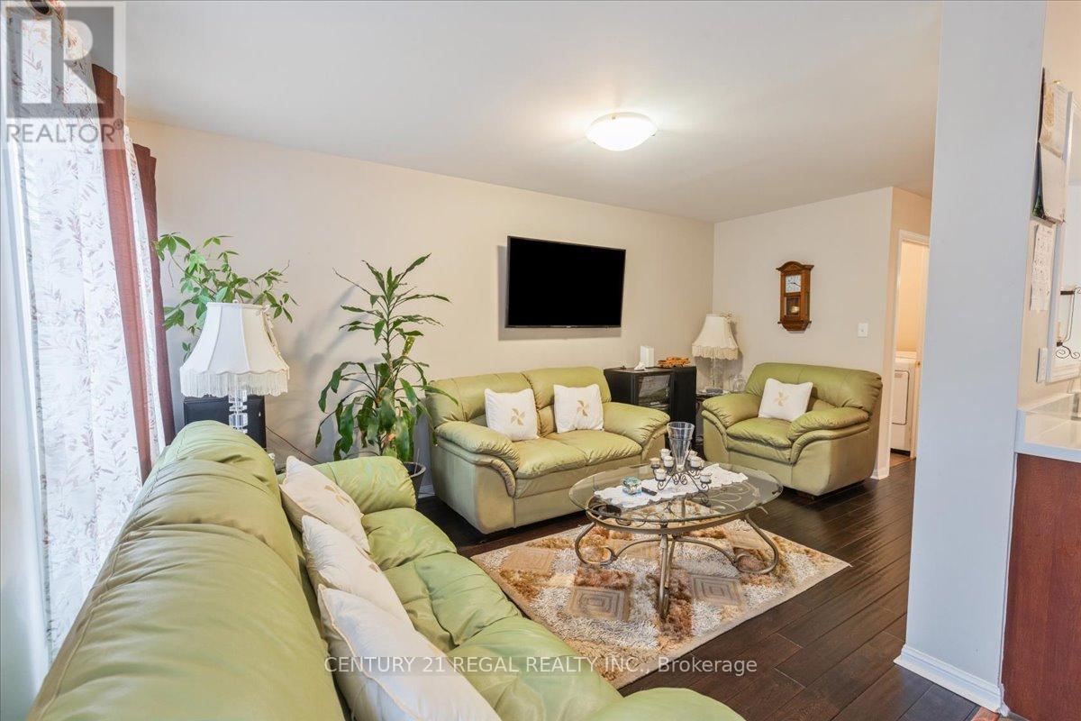 4 Parisian Road, Brampton, Ontario  L6P 2S8 - Photo 12 - W12172454