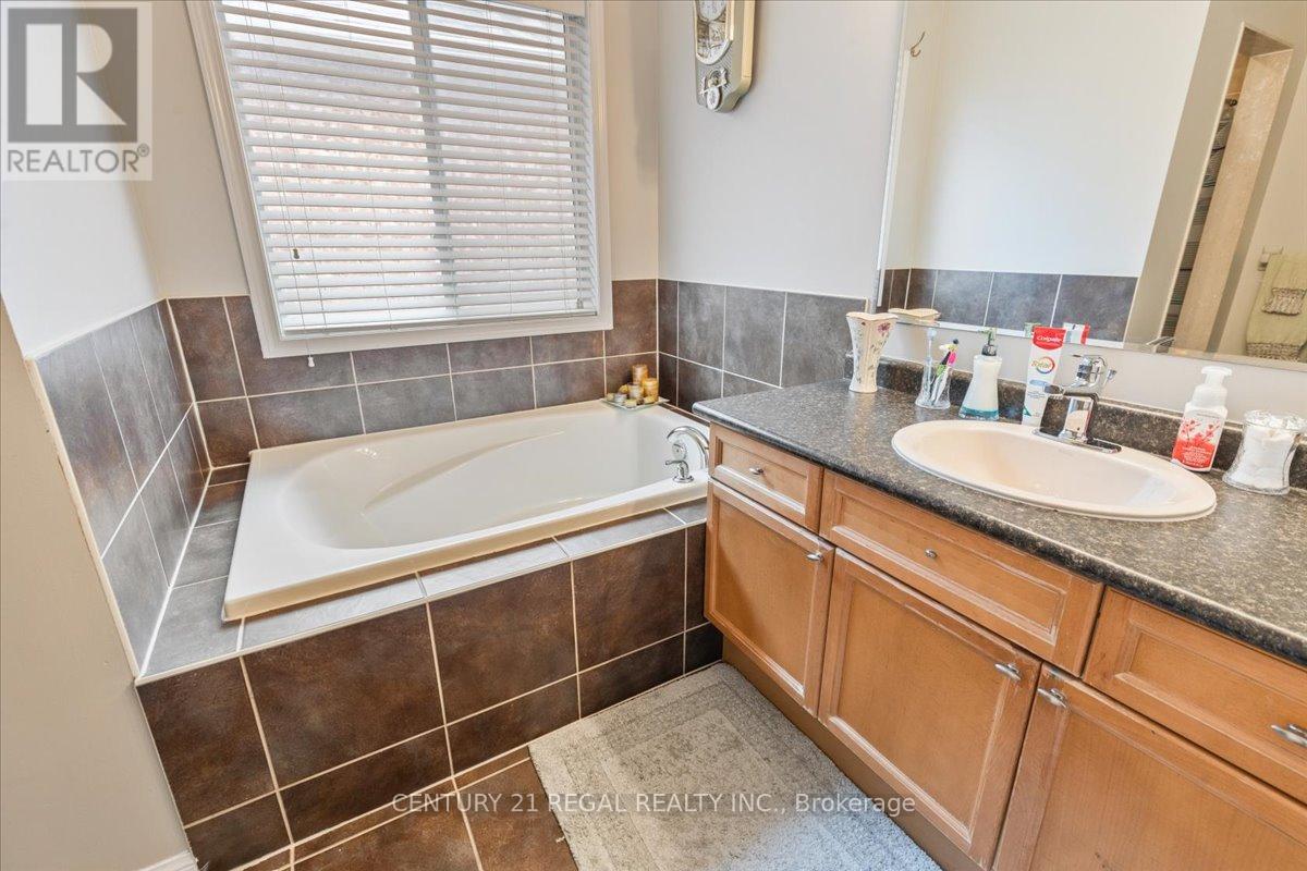 4 Parisian Road, Brampton, Ontario  L6P 2S8 - Photo 19 - W12172454