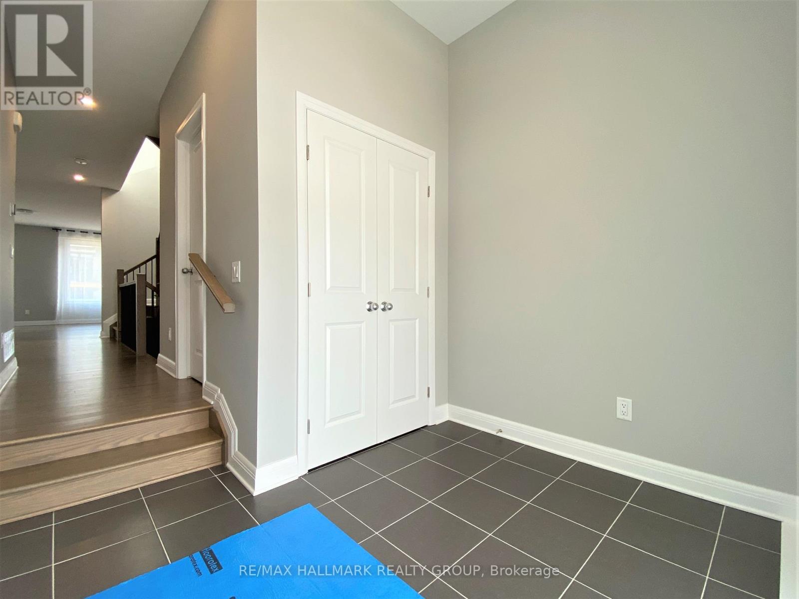72 Michael Stoqua Street, Ottawa, Ontario  K1K 5A2 - Photo 4 - X12172490