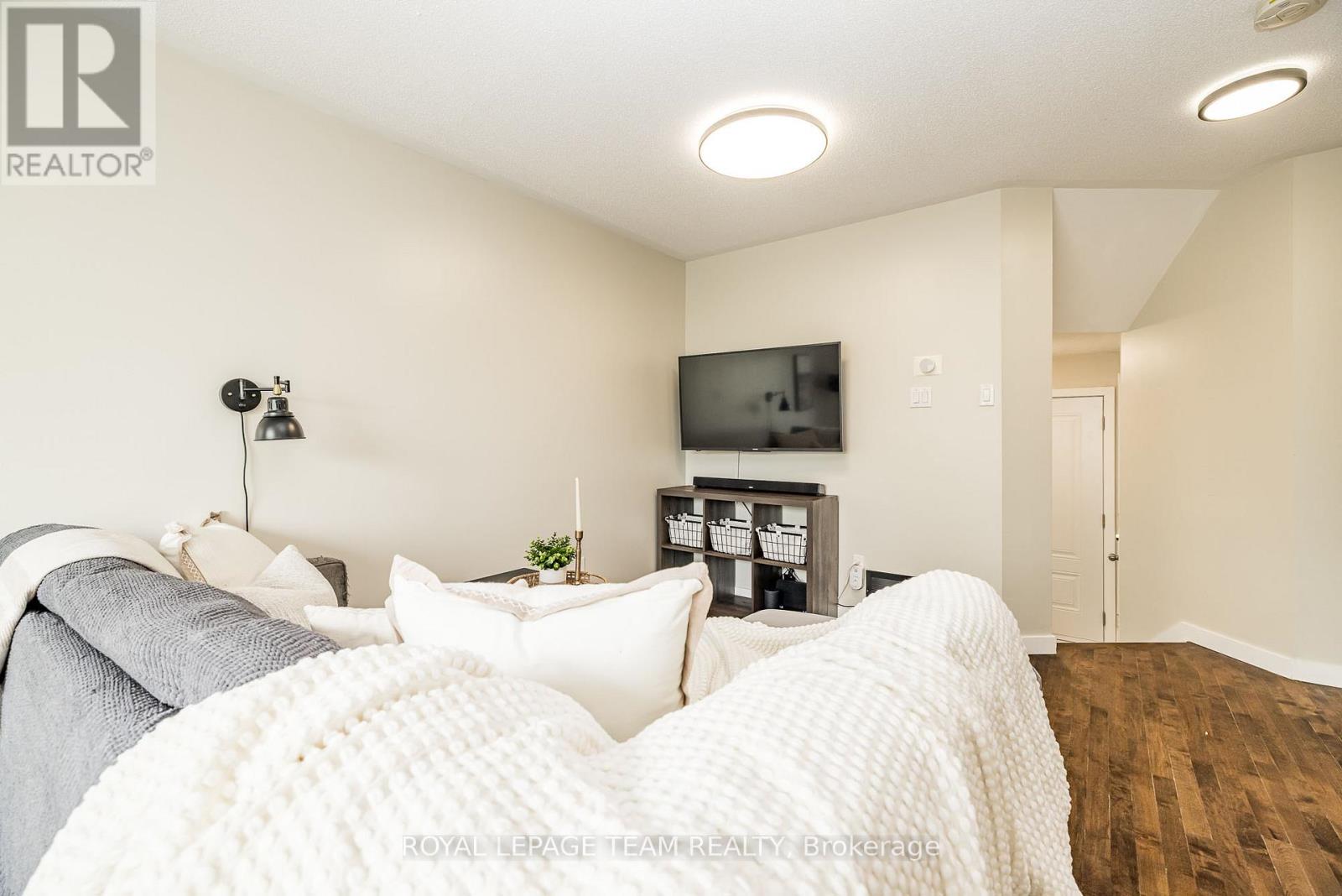 934 Maley Street, North Grenville, Ontario  K0G 1J0 - Photo 8 - X12172493