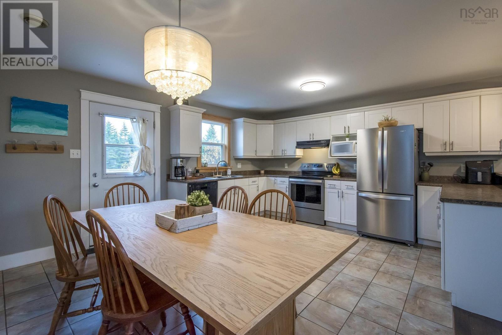 Property at 271 Leslie Road image 4