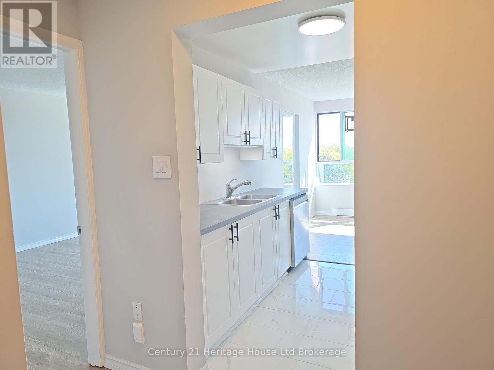 Property at 510 - 600 GRENFELL DRIVE image 5