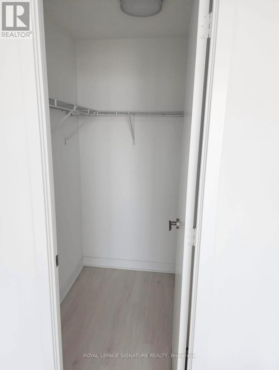 2512 - 3900 Confederation Parkway, Mississauga, Ontario  L5B 0M3 - Photo 13 - W12171689