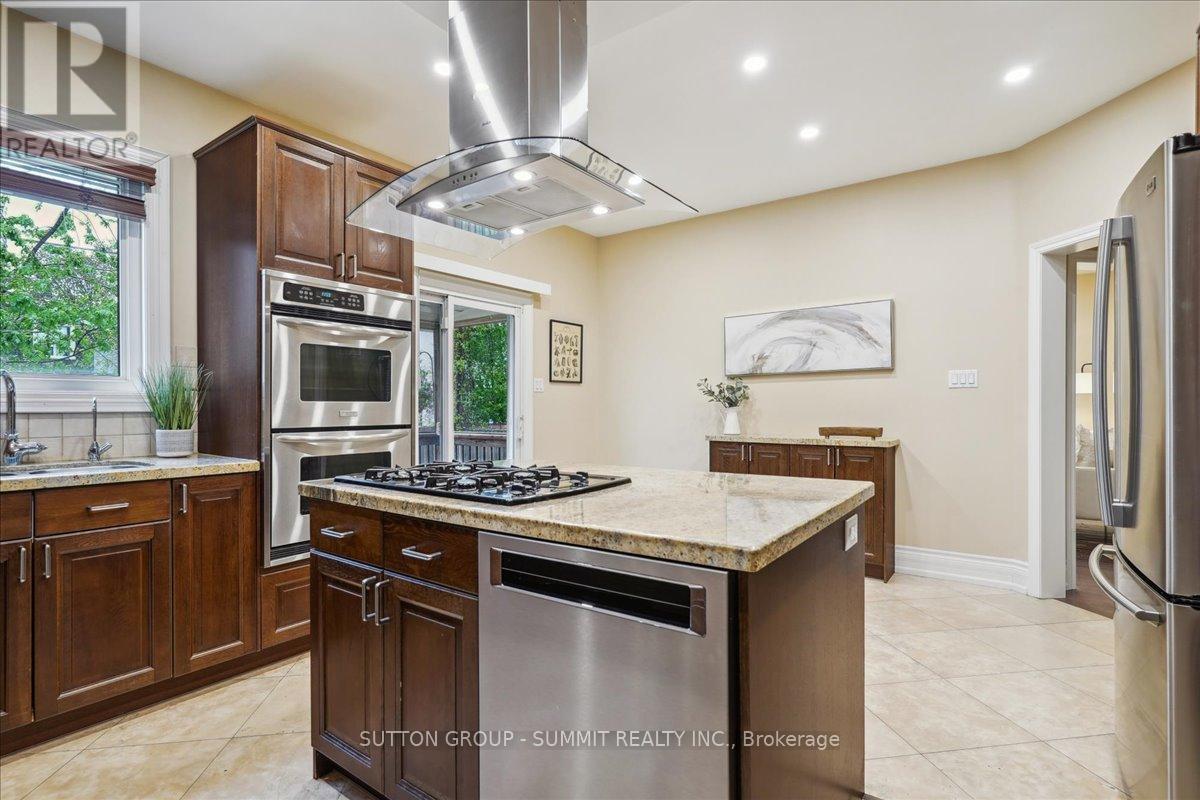 137 Eaglewood Boulevard, Mississauga, Ontario  L5G 1V8 - Photo 14 - W12172499