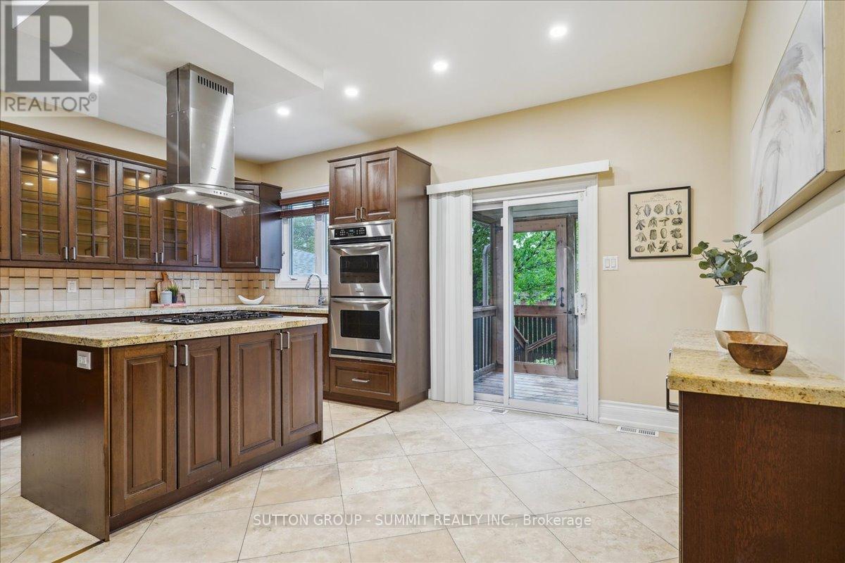 137 Eaglewood Boulevard, Mississauga (Mineola), Ontario  L5G 1V8 - Photo 15 - W12172499