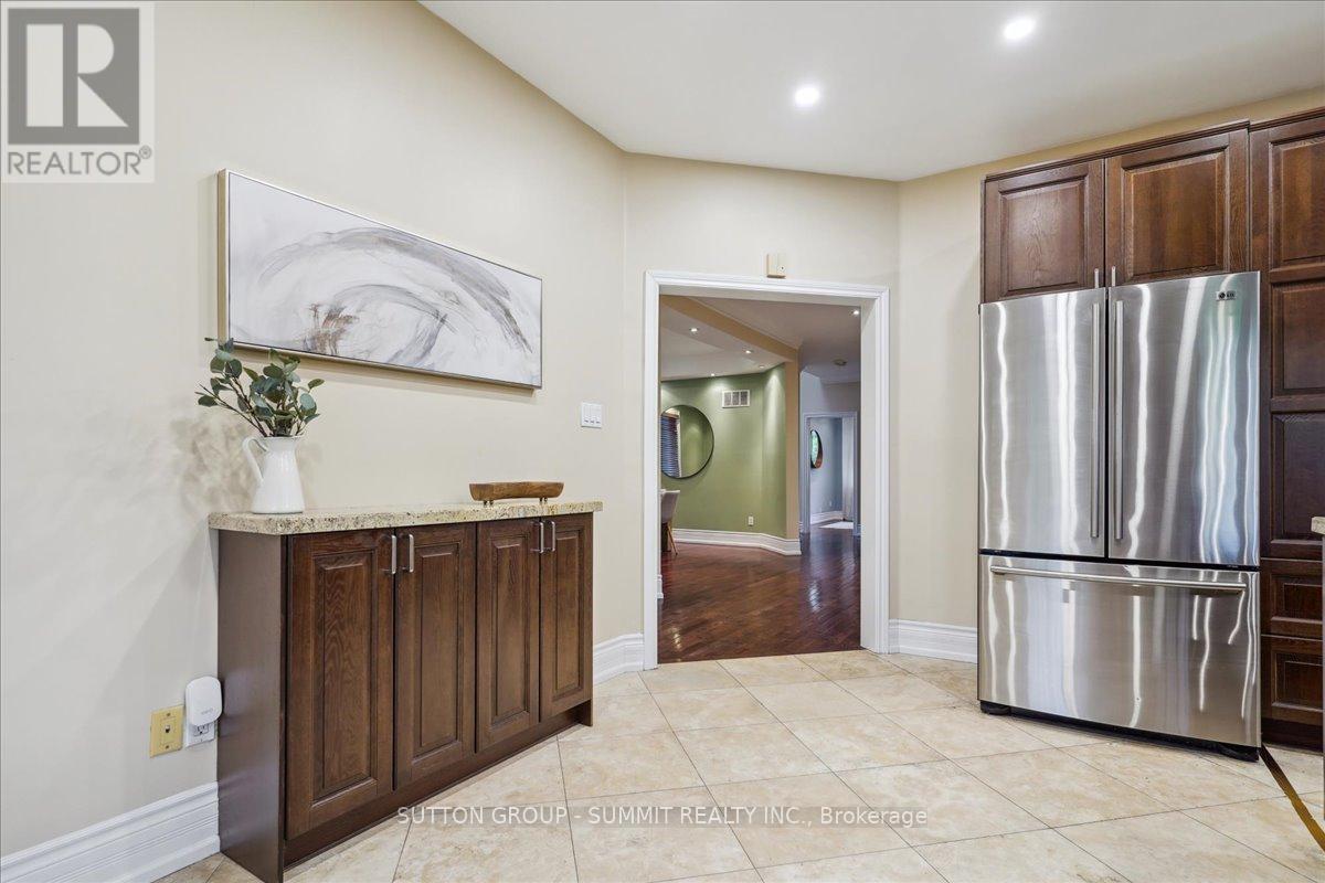 137 Eaglewood Boulevard, Mississauga, Ontario  L5G 1V8 - Photo 16 - W12172499