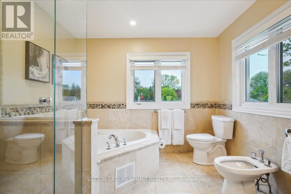 137 Eaglewood Boulevard, Mississauga, Ontario  L5G 1V8 - Photo 26 - W12172499