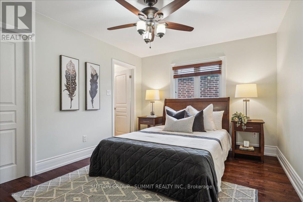 137 Eaglewood Boulevard, Mississauga, Ontario  L5G 1V8 - Photo 29 - W12172499