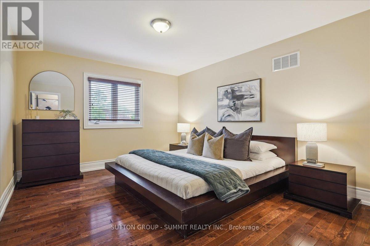 137 Eaglewood Boulevard, Mississauga, Ontario  L5G 1V8 - Photo 31 - W12172499