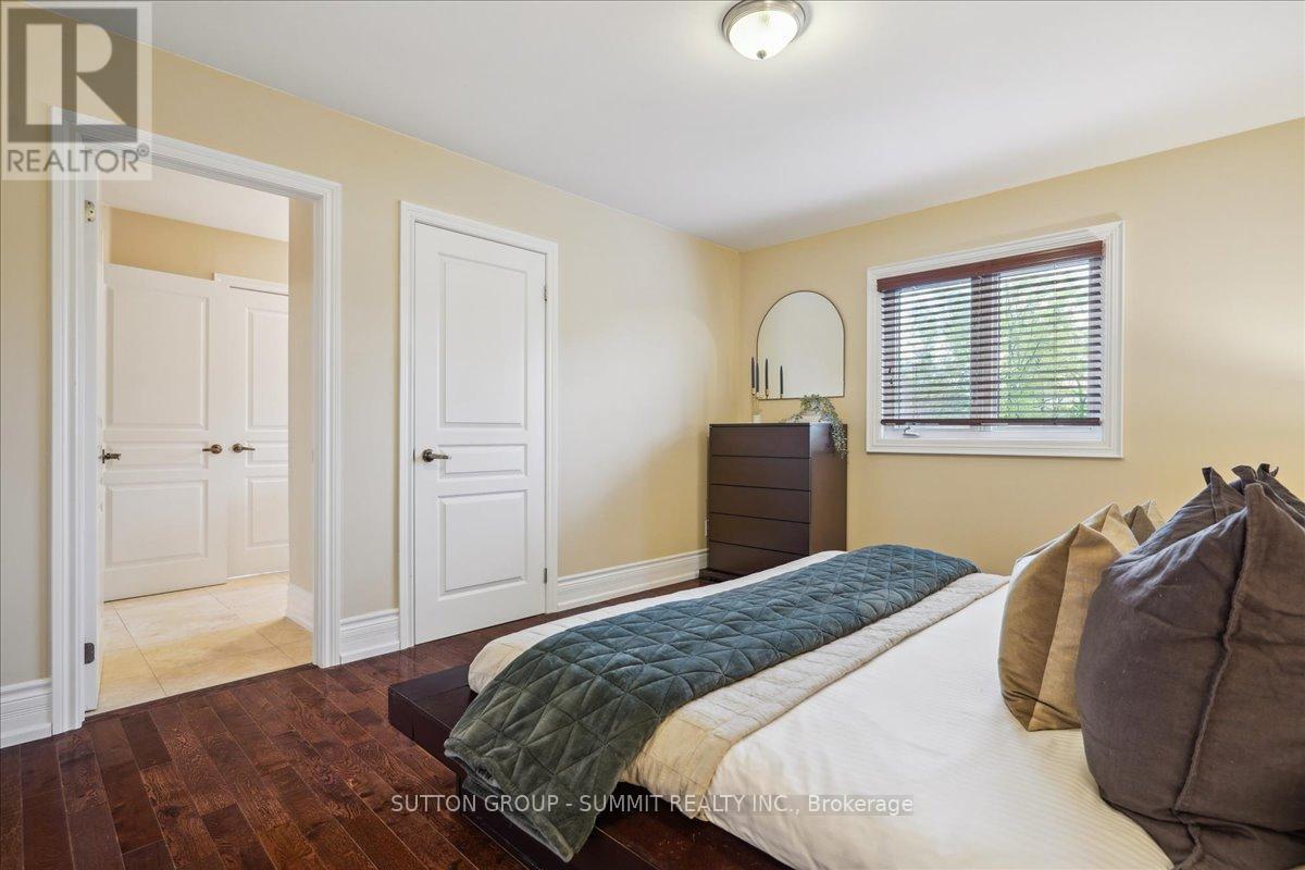 137 Eaglewood Boulevard, Mississauga (Mineola), Ontario  L5G 1V8 - Photo 32 - W12172499