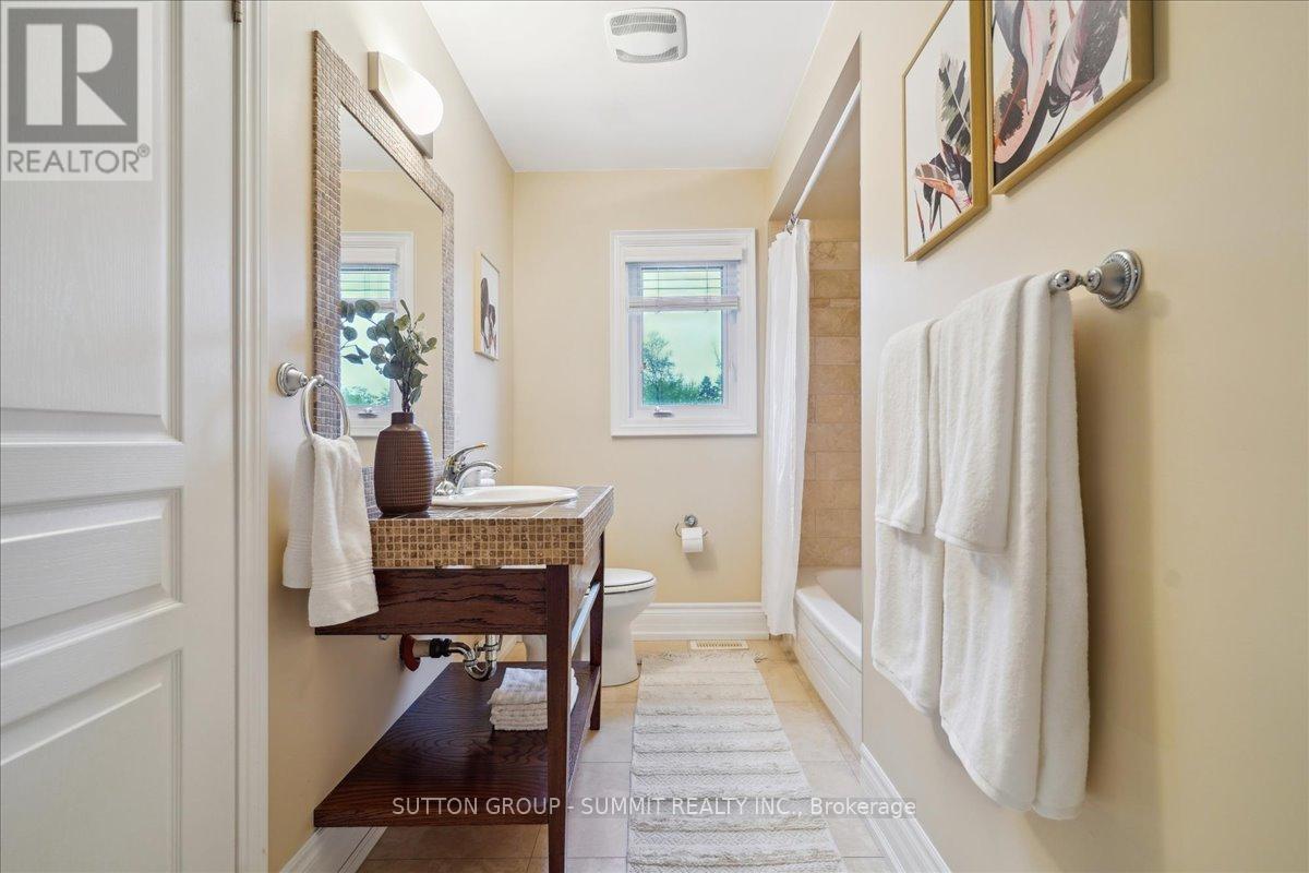 137 Eaglewood Boulevard, Mississauga (Mineola), Ontario  L5G 1V8 - Photo 33 - W12172499