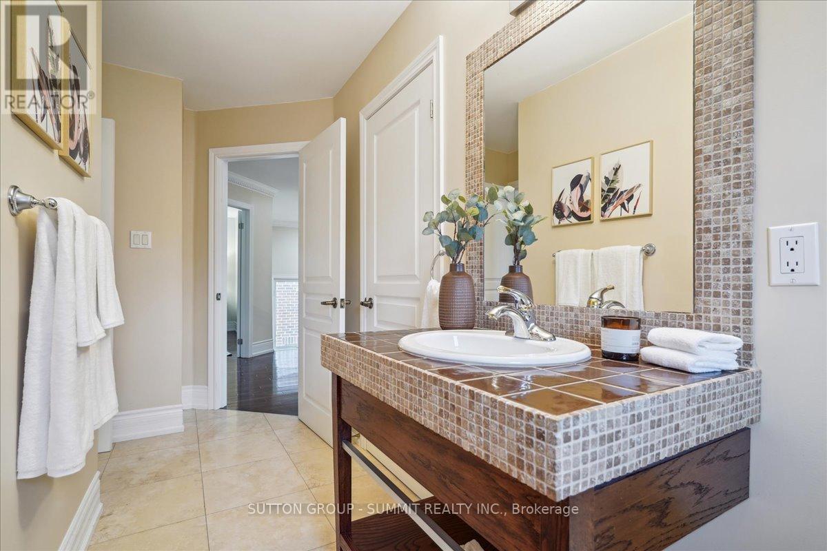 137 Eaglewood Boulevard, Mississauga, Ontario  L5G 1V8 - Photo 34 - W12172499