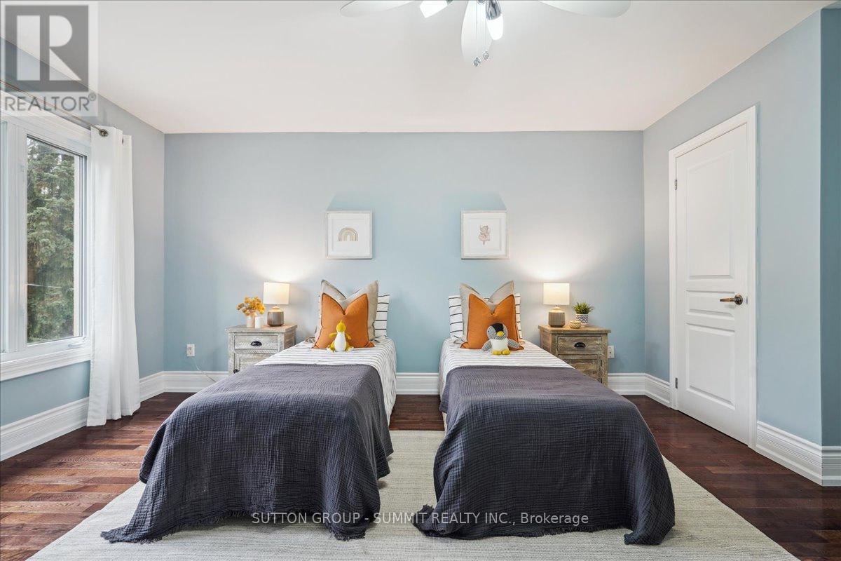 137 Eaglewood Boulevard, Mississauga, Ontario  L5G 1V8 - Photo 35 - W12172499