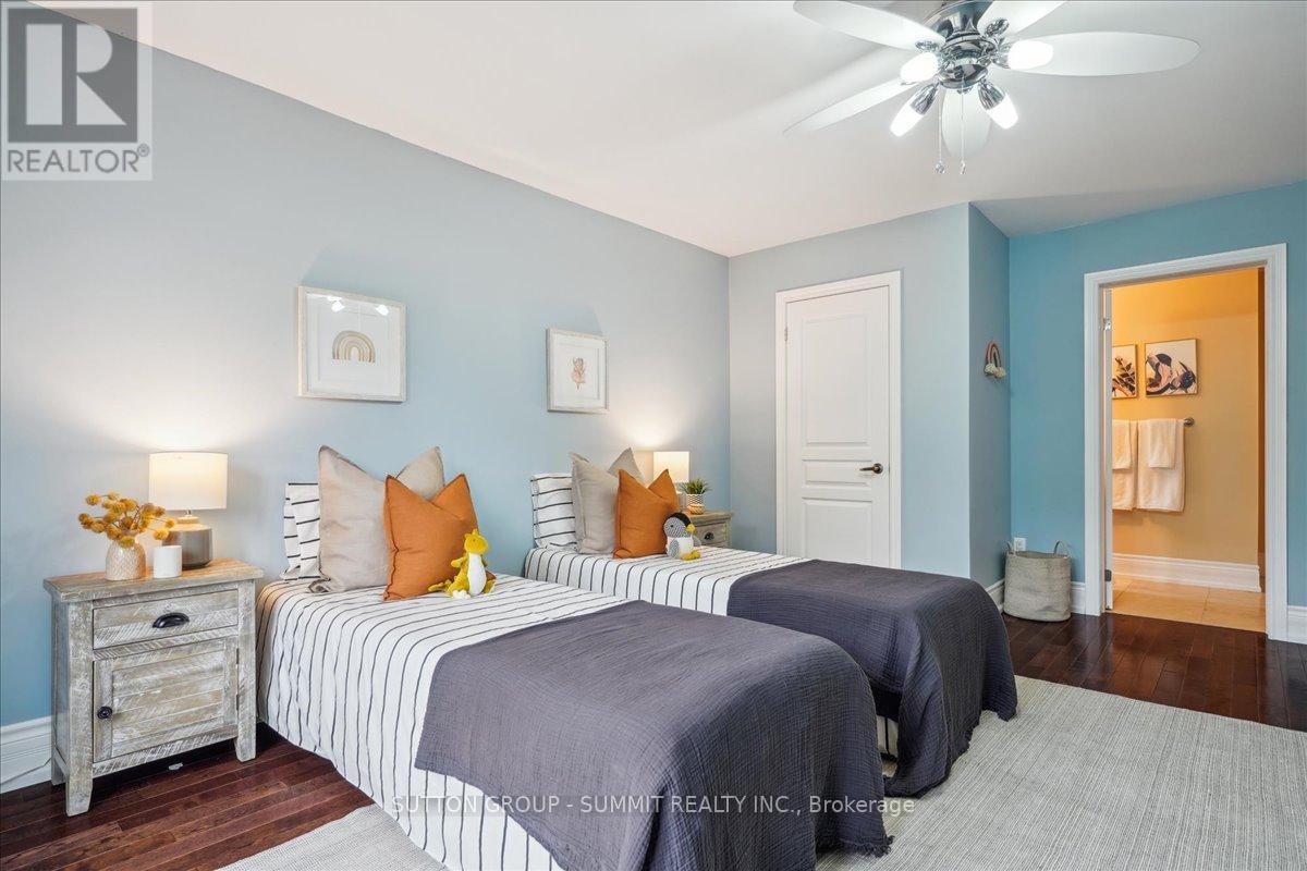 137 Eaglewood Boulevard, Mississauga, Ontario  L5G 1V8 - Photo 37 - W12172499