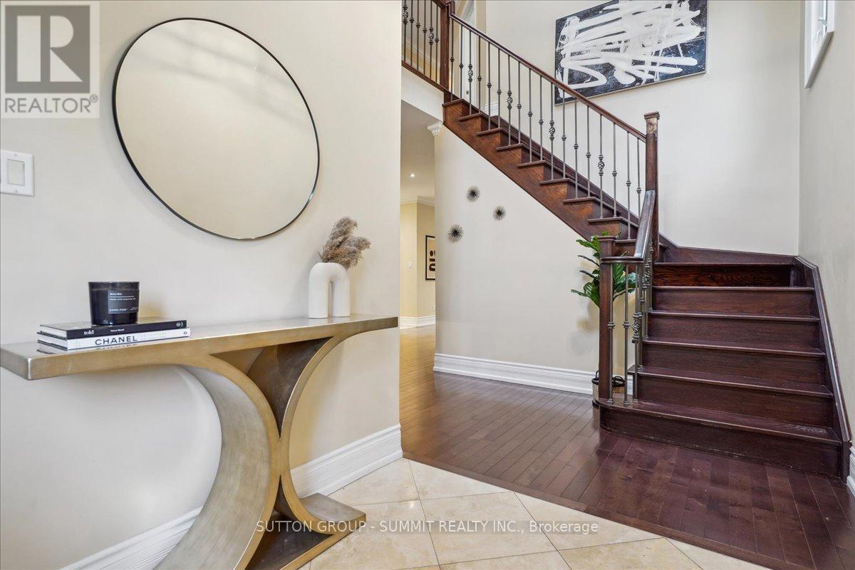 137 Eaglewood Boulevard, Mississauga, Ontario  L5G 1V8 - Photo 4 - W12172499