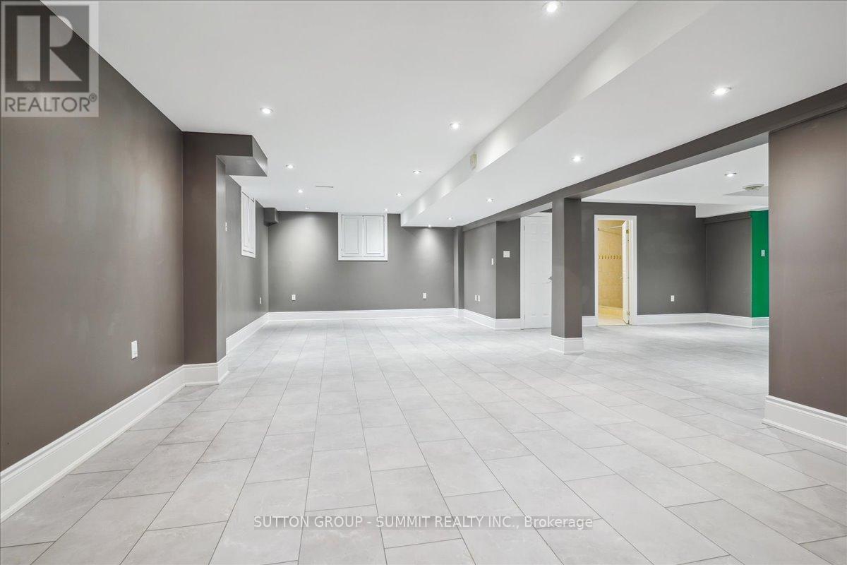 137 Eaglewood Boulevard, Mississauga, Ontario  L5G 1V8 - Photo 41 - W12172499
