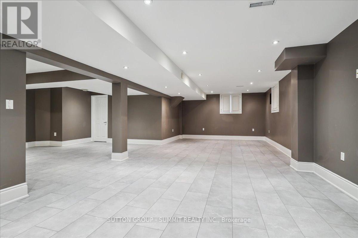 137 Eaglewood Boulevard, Mississauga, Ontario  L5G 1V8 - Photo 42 - W12172499