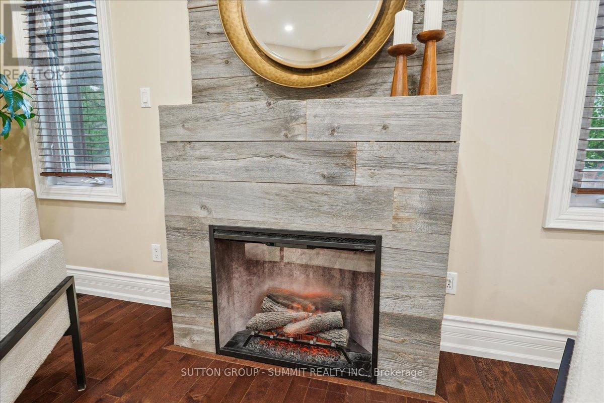 137 Eaglewood Boulevard, Mississauga, Ontario  L5G 1V8 - Photo 7 - W12172499