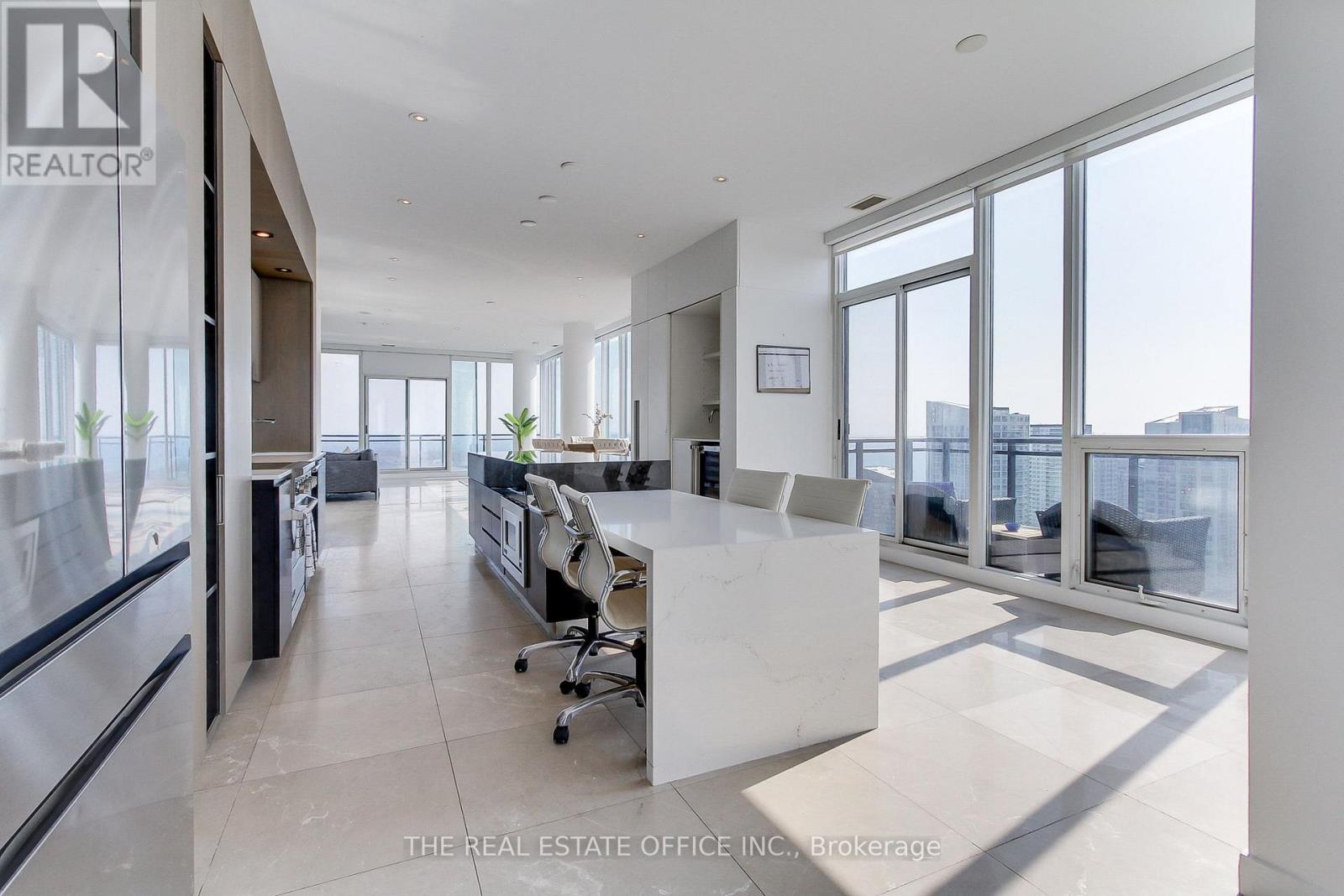 Ph02 - 25 Capreol Court, Toronto, Ontario  M5V 3Z7 - Photo 11 - C12108476