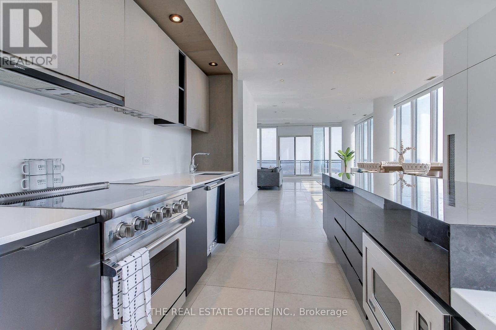 Ph02 - 25 Capreol Court, Toronto, Ontario  M5V 3Z7 - Photo 12 - C12108476