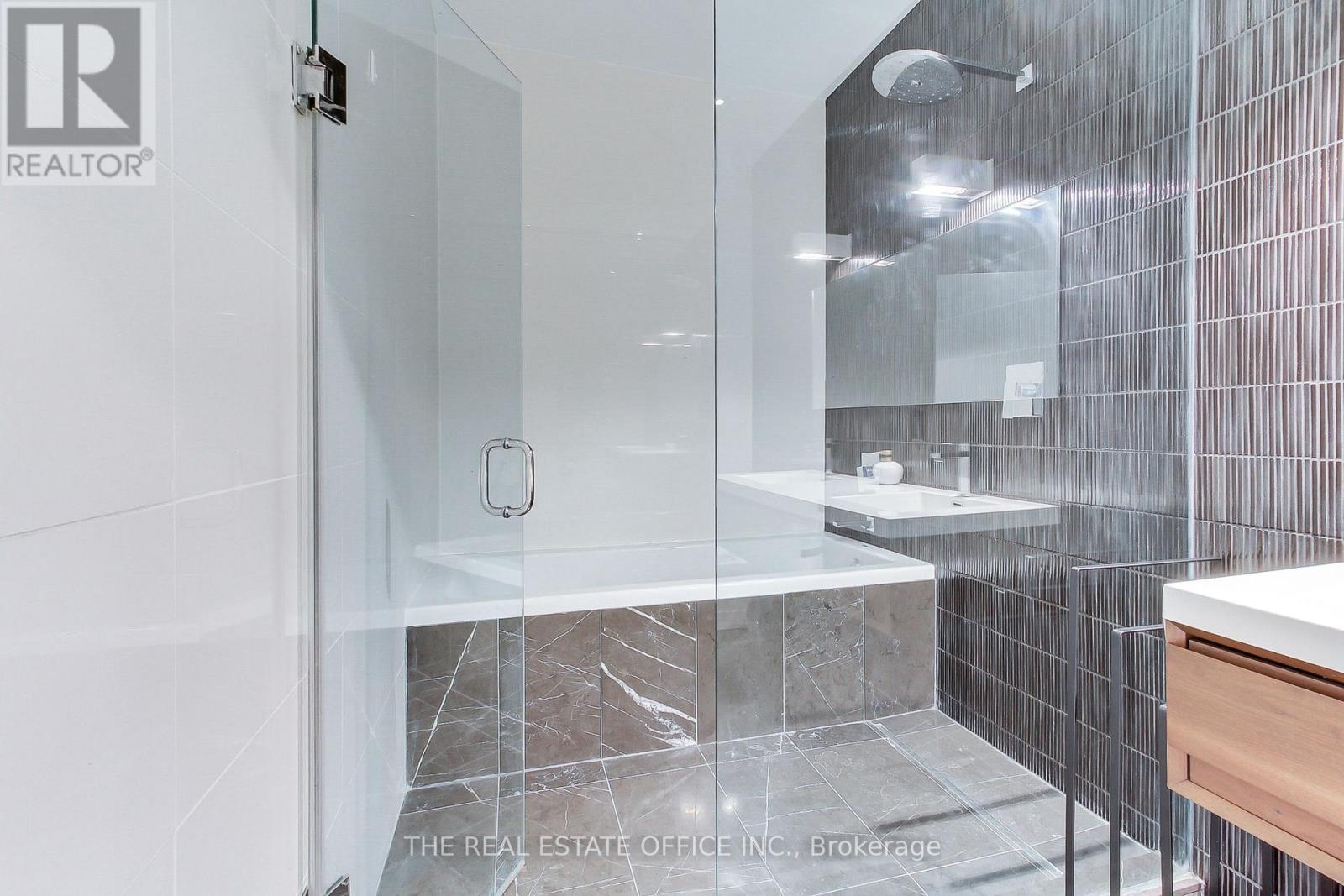 Ph02 - 25 Capreol Court, Toronto, Ontario  M5V 3Z7 - Photo 30 - C12108476
