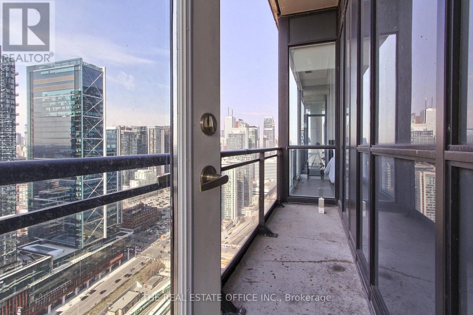 Ph02 - 25 Capreol Court, Toronto, Ontario  M5V 3Z7 - Photo 32 - C12108476