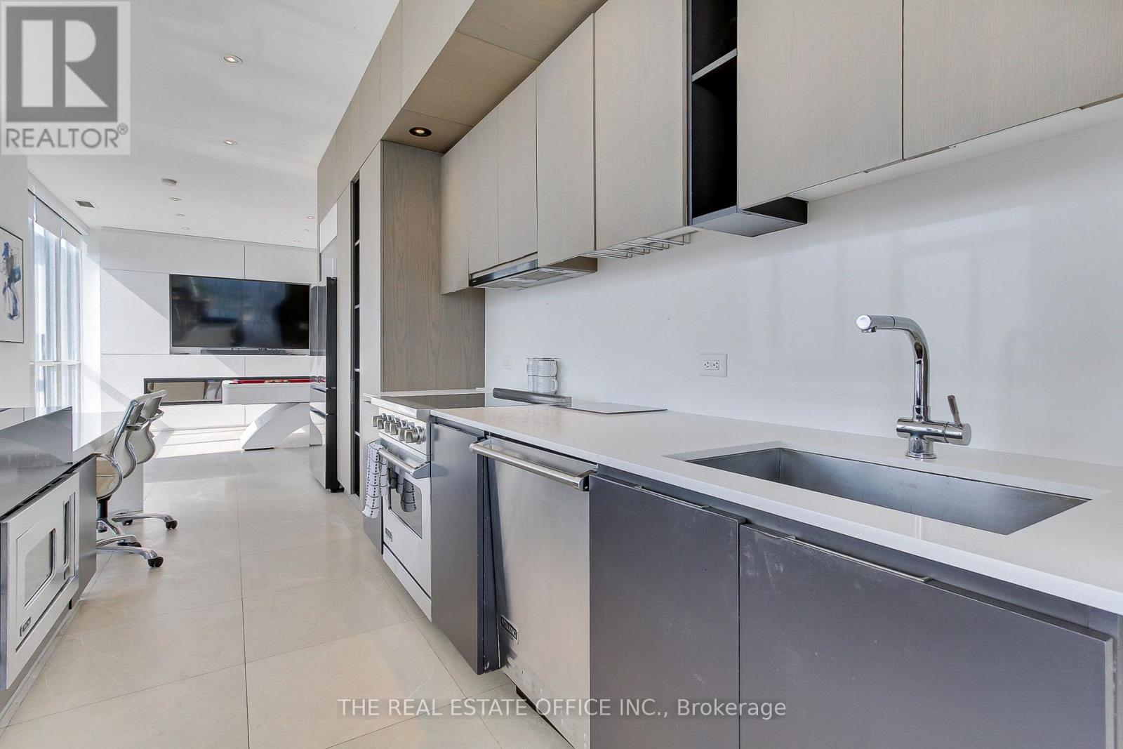 Ph02 - 25 Capreol Court, Toronto, Ontario  M5V 3Z7 - Photo 13 - C12108476